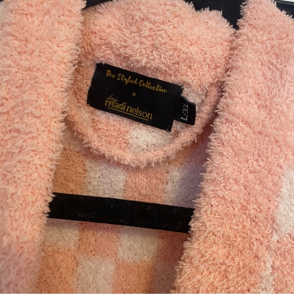 Plush Checkered Robe - Picture 4 of 5